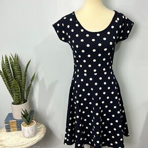 ❄️ Gilli polka dot dress size medium
